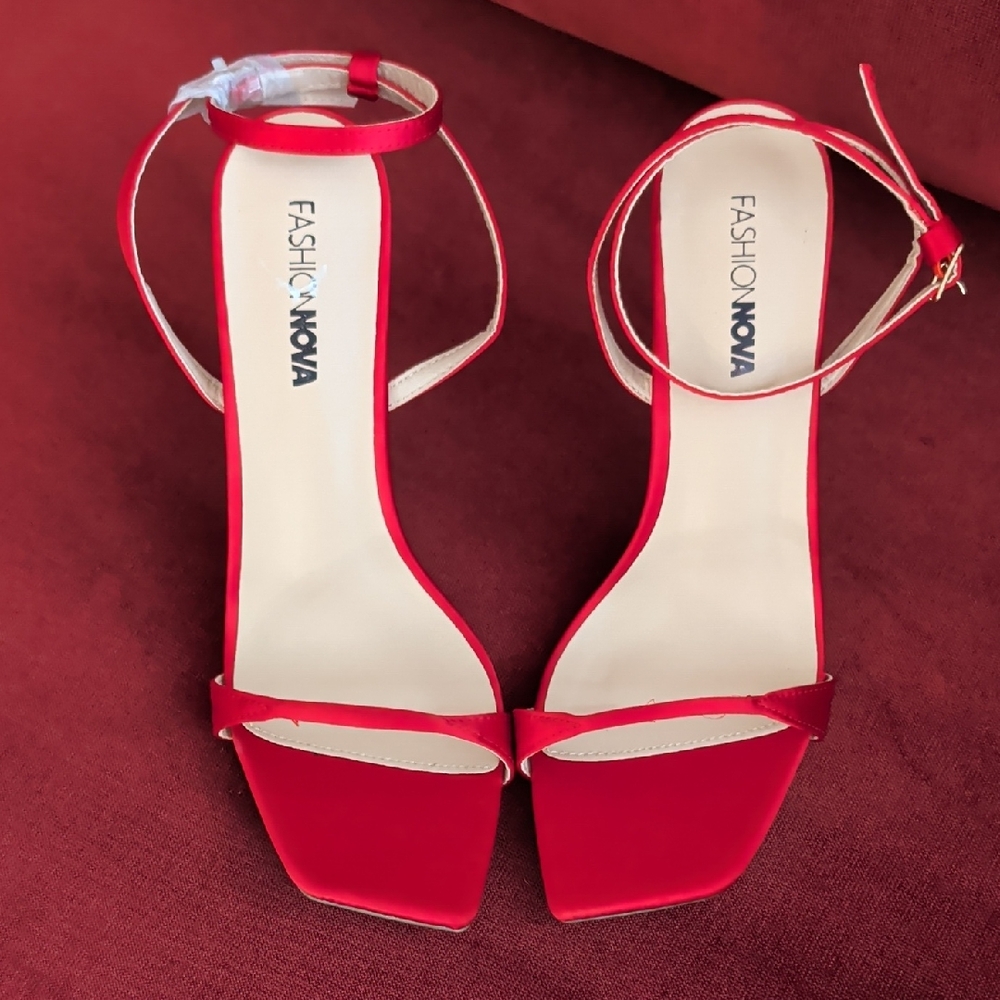 🔥Fashion Nova Red Heels Size 8 Bold Statement Sexy Classic Pumps